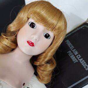 The Patchmakers Porcelain Classics Doll DYI Outfit 1447 Caroline NWT Vintage